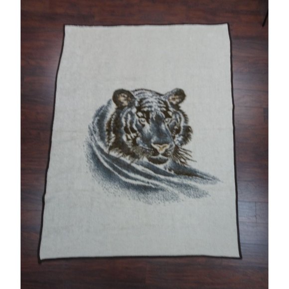 Lion Head Blanket 57 x 75 Reversible No Brand tag - Picture 2 of 5